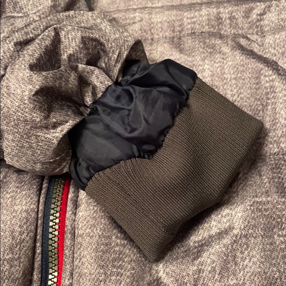 Tommy Hilfiger Fleece Lined Hooded Puffer Jacket🖤 - Picture 9 of 10
